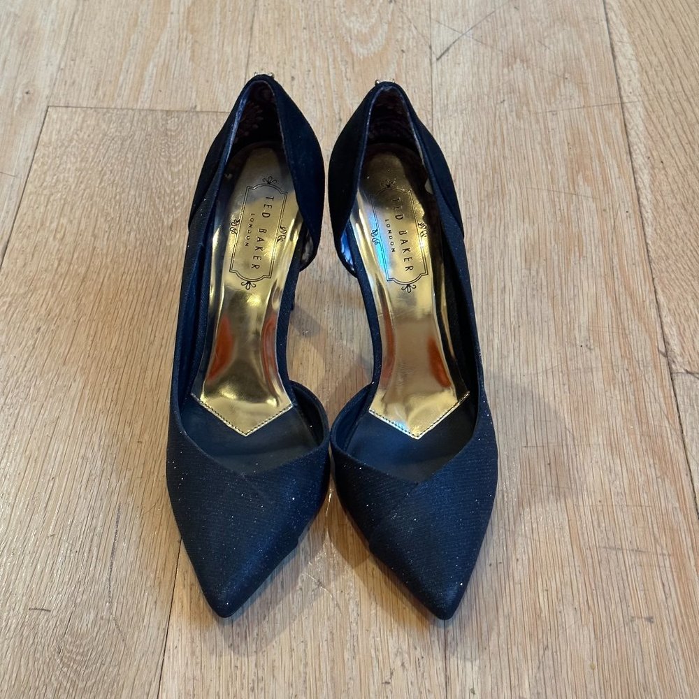 Ted Baker Giulla Pumps - size 8 - Like New !